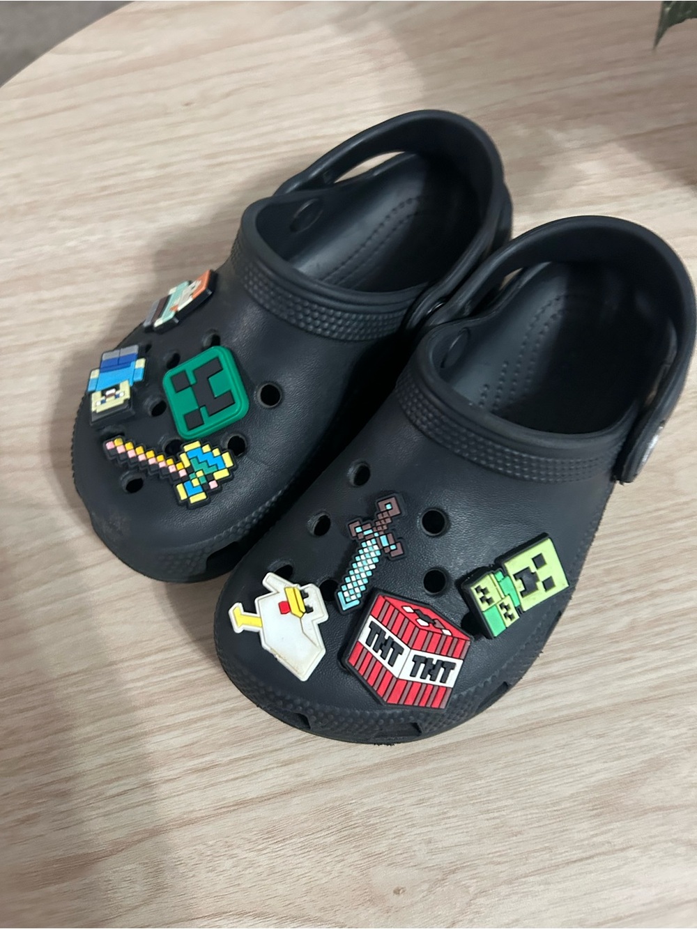 CROCS Kids Black Clogs with Minecraft Jibbitz Charms little kids 10 - Picture 5 of 8